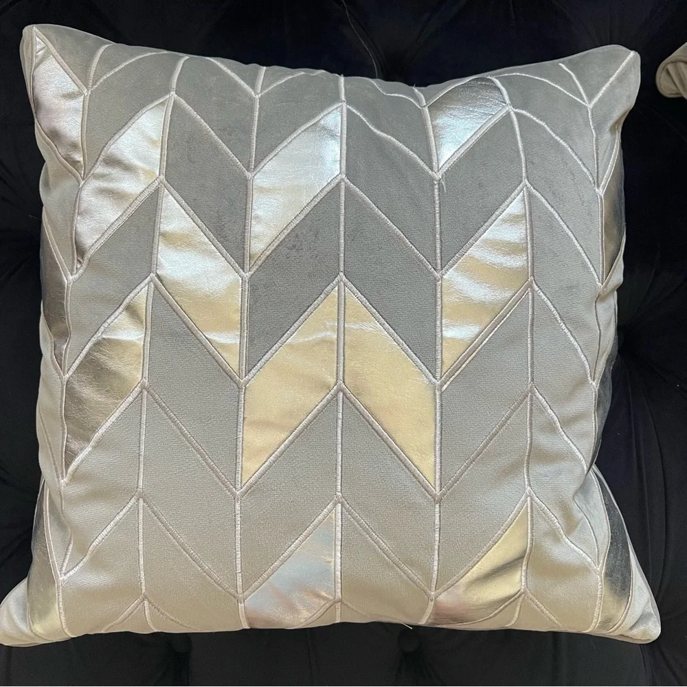 Home Decor Set Square Accent Pillows Gray Silver Velvet Cushions 18x18